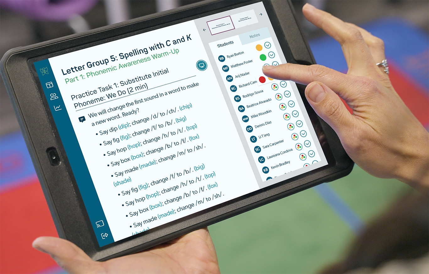 Teacher using Reading Horizons Discovery on iPad